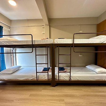 Films House Hostel Bangsaen Eksteriør bilde