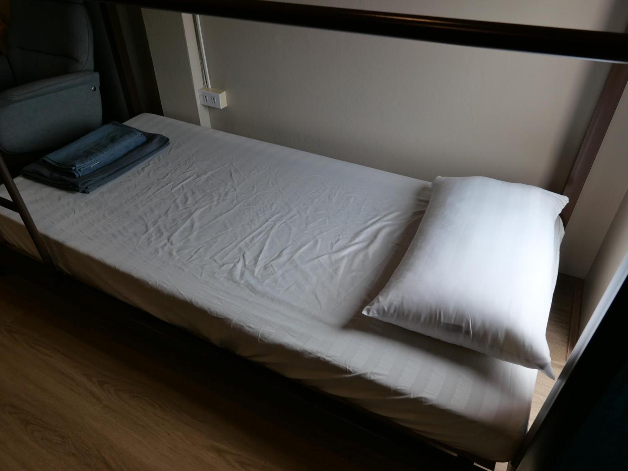 Films House Hostel Bangsaen Eksteriør bilde