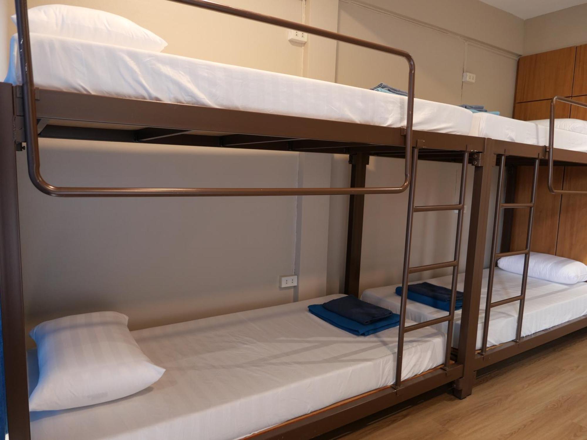 Films House Hostel Bangsaen Eksteriør bilde