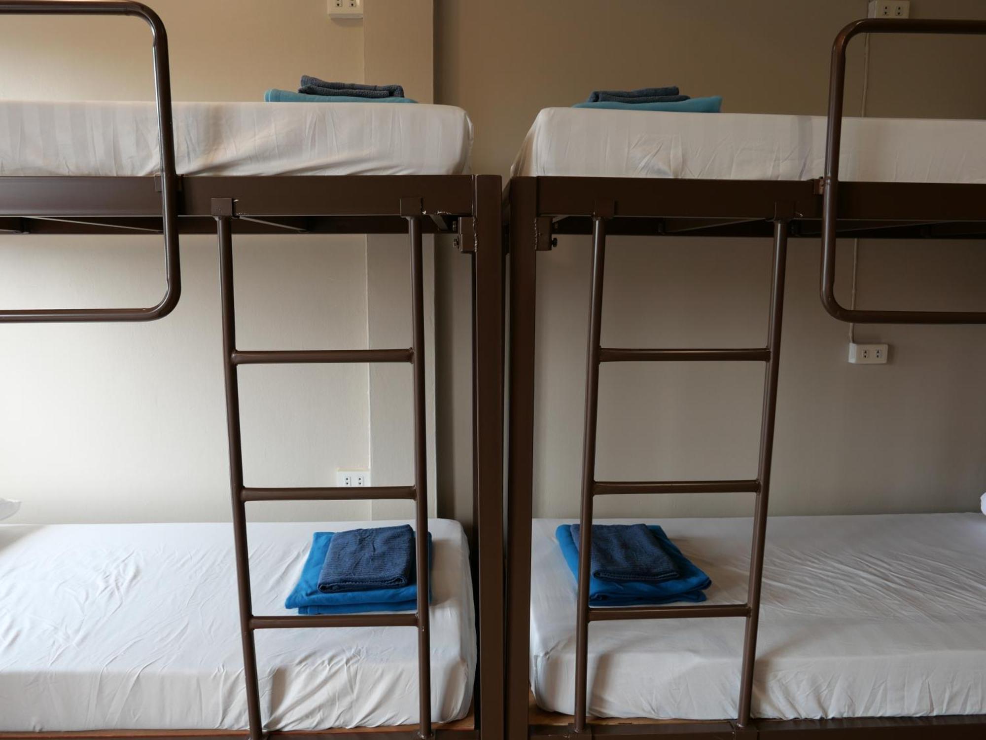 Films House Hostel Bangsaen Eksteriør bilde