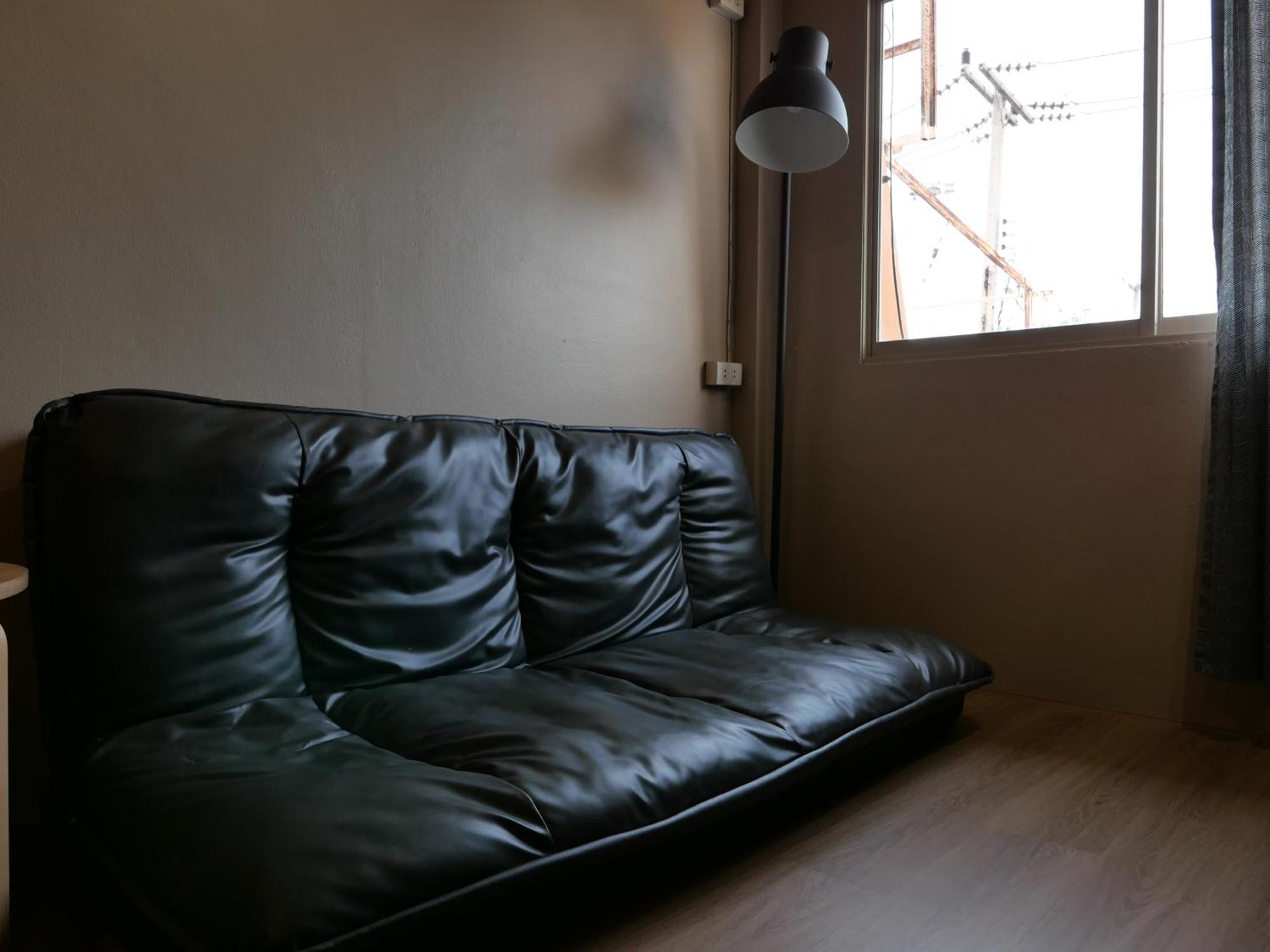 Films House Hostel Bangsaen Eksteriør bilde