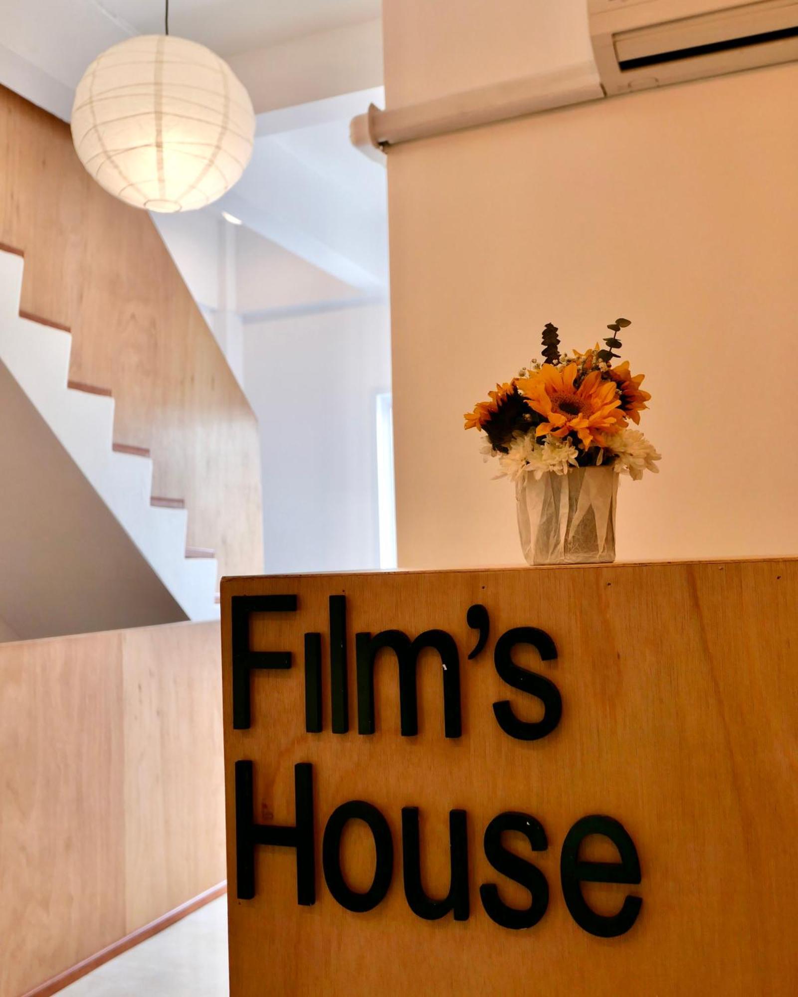 Films House Hostel Bangsaen Eksteriør bilde