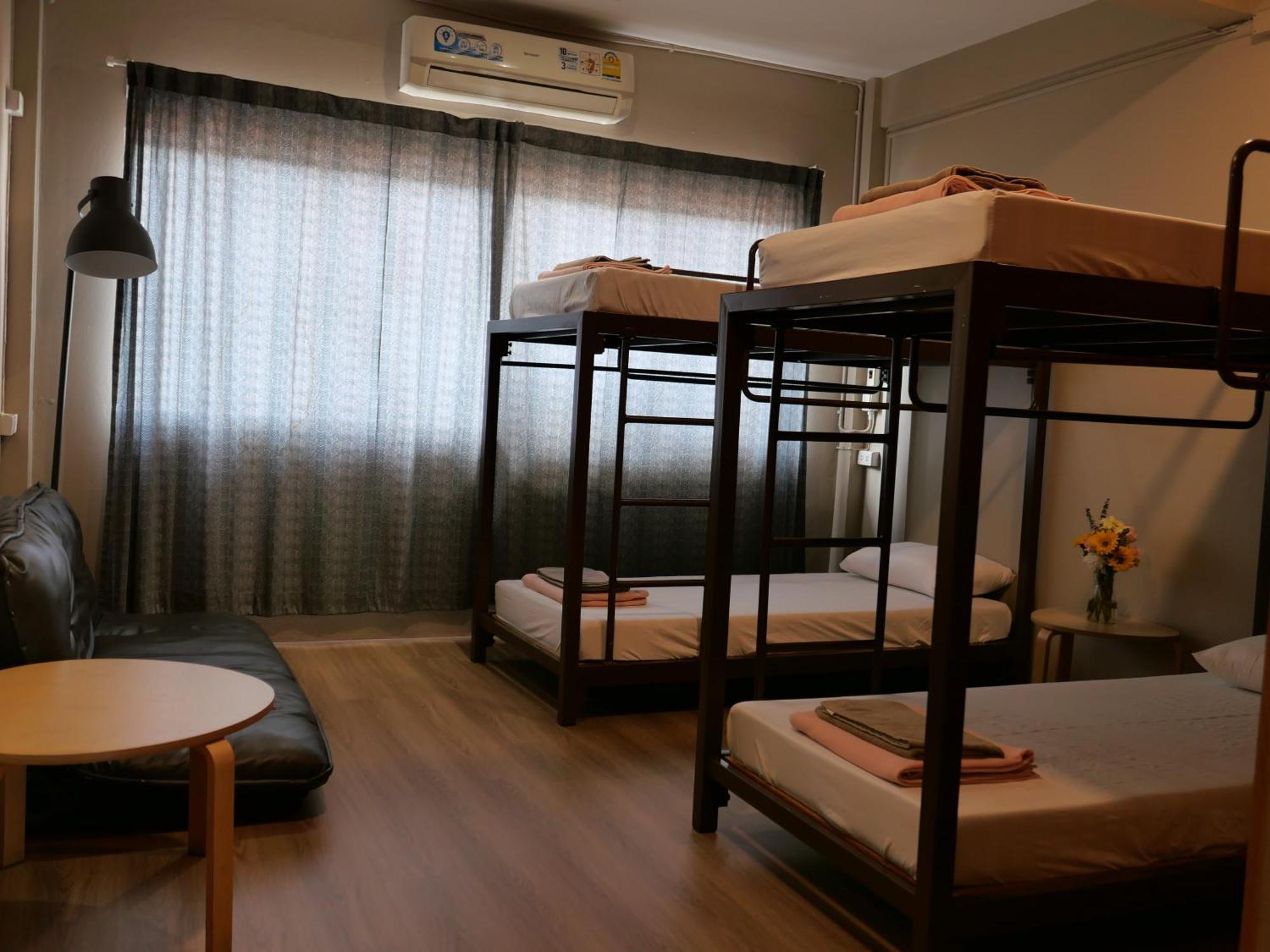 Films House Hostel Bangsaen Eksteriør bilde